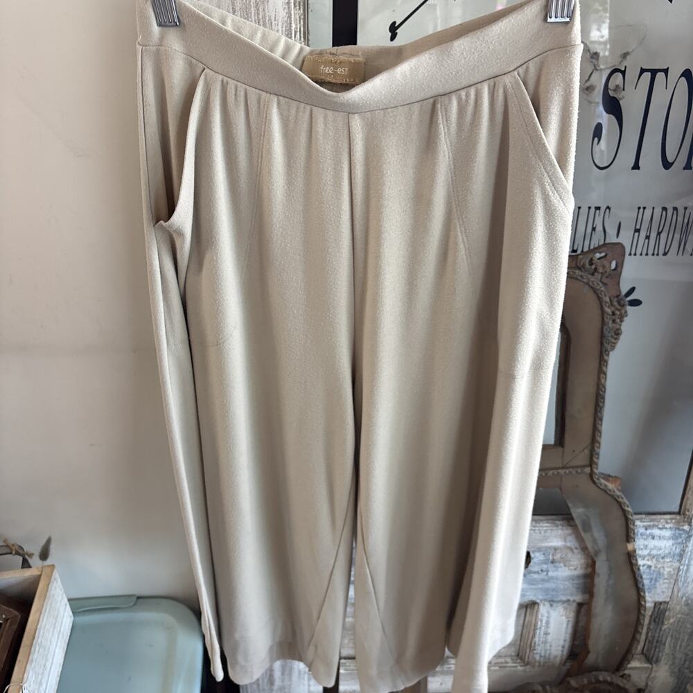 Free People Free Est Capri Yoga Pants Size Small - Picture 7 of 12
